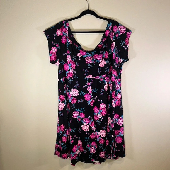 Torrid Mini Ponte Off Shoulder Black Floral Print Skater Dress Size 5 NWT Dressy - Picture 5 of 11